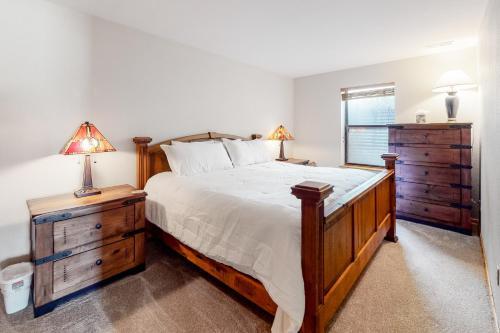 Cabin Getaway & Stonewood Lodge