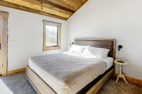 Cabin Getaway & Stonewood Lodge