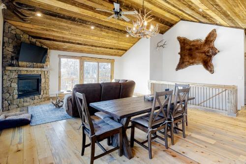 Cabin Getaway & Stonewood Lodge