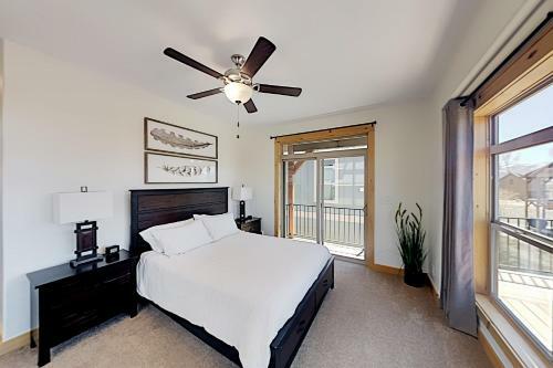 Edgewater 107