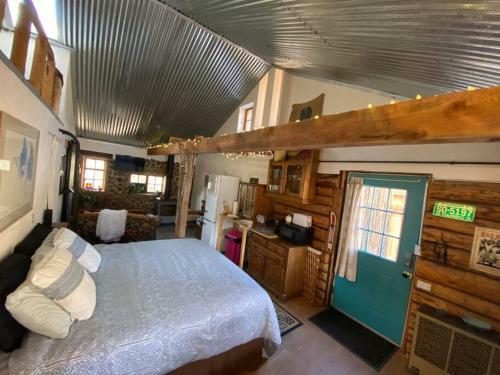 Redtail Retreat - The Studio - Get Off The Grid!