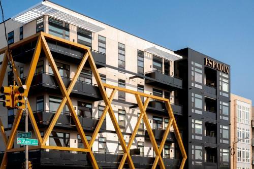 Living La Vida Penthouse Loft - Espadin Lohi