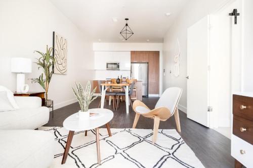 Skyline Blue Modern Loft - Espadin Lohi