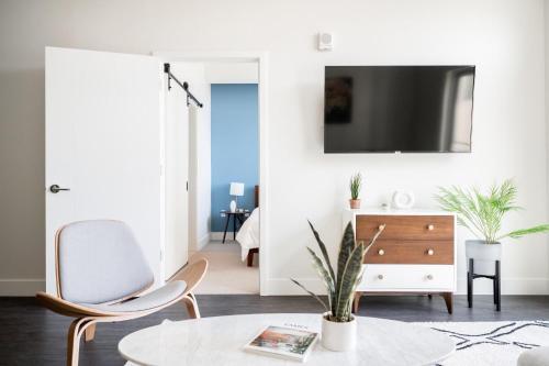 Skyline Blue Modern Loft - Espadin Lohi