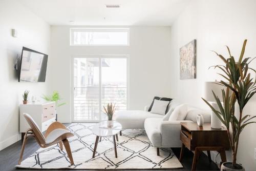 Skyline Blue Modern Loft - Espadin Lohi