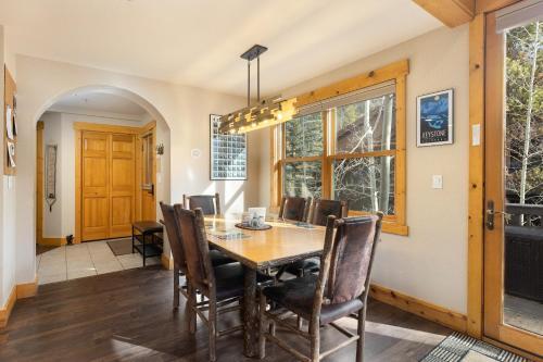 Apartamento 8767 Trappers Crossing Condo