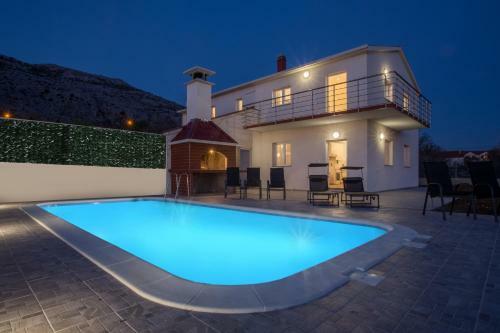 Villa Mountain House Kajko With Pool