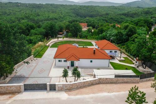 Luxury Feel Villa With Pool- Suitable For Disabled