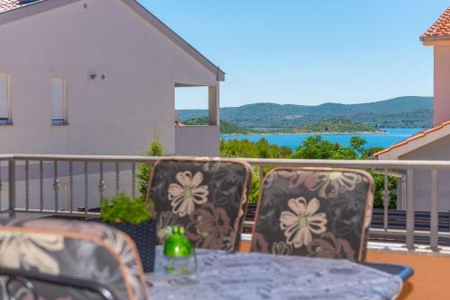 Apartment Maja With Private Pool