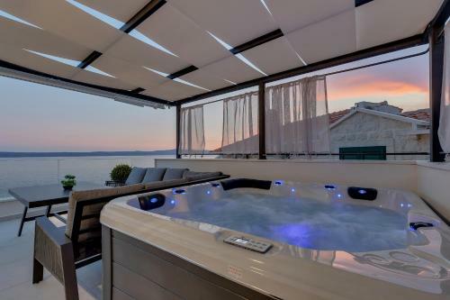 Apartment With Jacuzzi Ivana