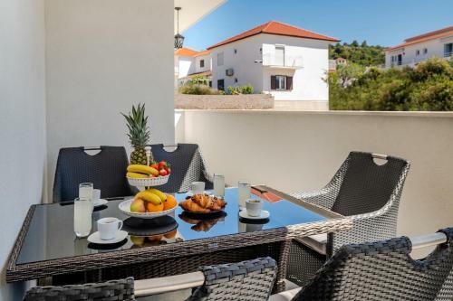 Luxury Apartments Alkar With Swimming Pool