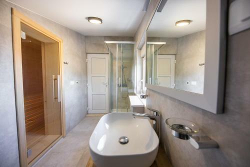 Villa Esquel - With Heated Pool