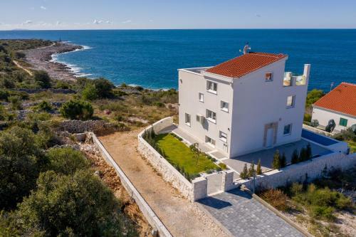 Villa Esquel - With Heated Pool