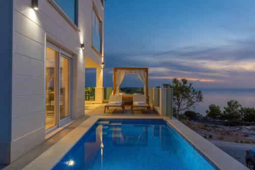 Villa Esquel - With Heated Pool