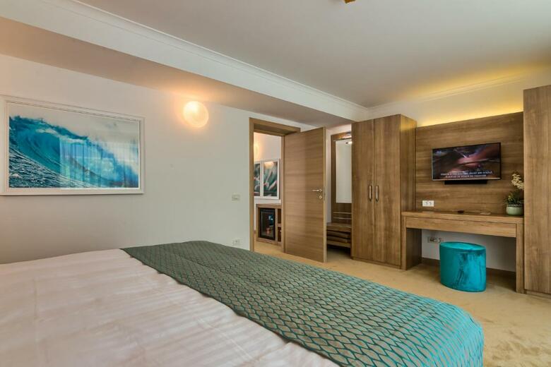 Hotel Saturn
