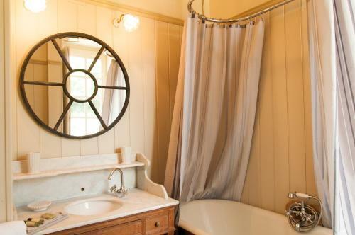 Hostal Ch�teau D'hodebert