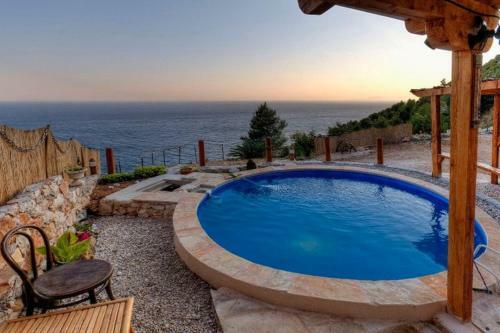 Holiday Getaway Caric