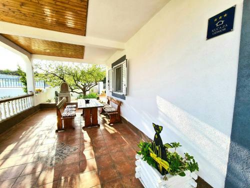 Holiday House Camellia