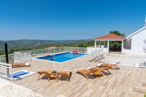 Villa Holiday Home Danica