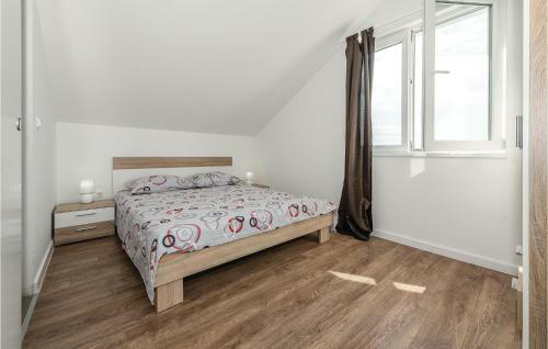 Two-bedroom Apartment In Brodarica