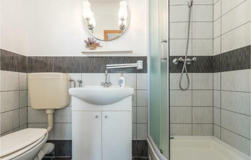 Two-bedroom Apartment In Brodarica