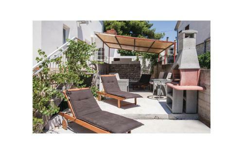 Two-bedroom Apartment In Brodarica