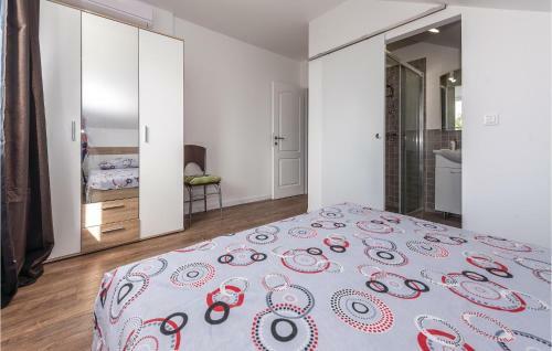 Two-bedroom Apartment In Brodarica