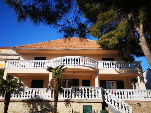 Sea Star Apartments