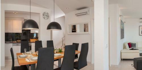 Magnificent Villa With Pool,sea View,bbq,sauna