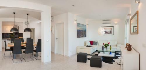 Magnificent Villa With Pool,sea View,bbq,sauna