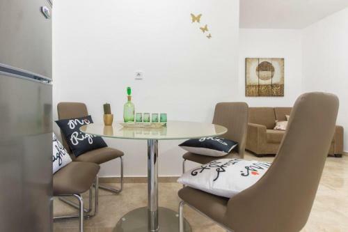 Apartments Mila - 100m From The Sea