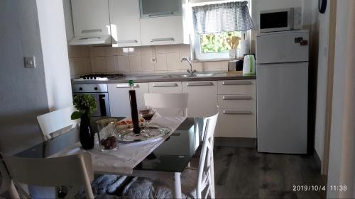 Apartments By The Sea Marusici, Omis - 1040