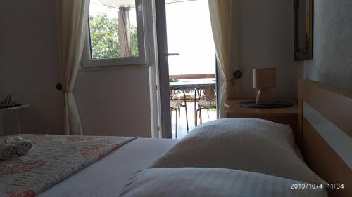 Apartments By The Sea Marusici, Omis - 1040