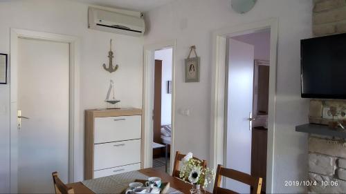 Apartments By The Sea Marusici, Omis - 1040