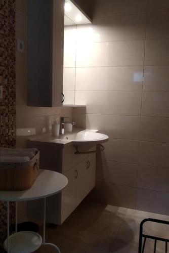 Apartments By The Sea Marusici, Omis - 1040