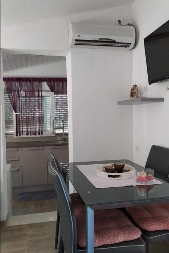 Apartments By The Sea Marusici, Omis - 1040