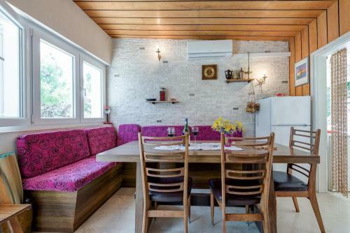 Apartments By The Sea Pisak, Omis - 17056