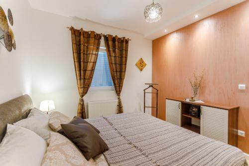 Villa Dia With Private Pool In Dalmatian Hinterland
