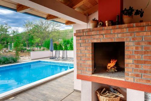 Villa Dia With Private Pool In Dalmatian Hinterland