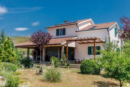 Villa Dia With Private Pool In Dalmatian Hinterland