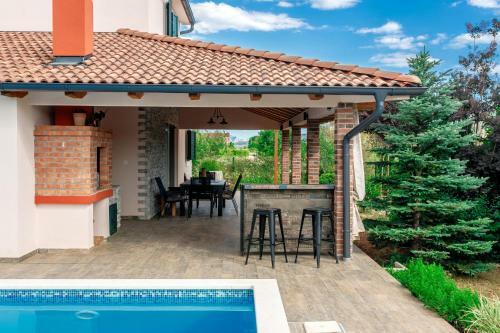 Villa Dia With Private Pool In Dalmatian Hinterland