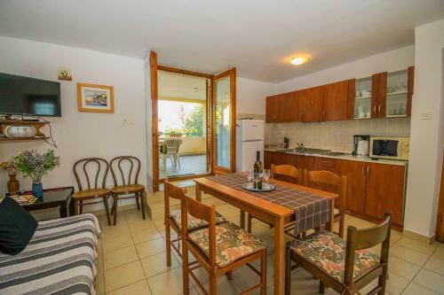 Apartment In Klanice, Island Krk