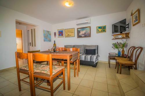 Apartment In Klanice, Island Krk
