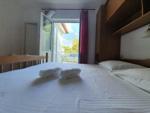 Hostal Rooms Neda Rab