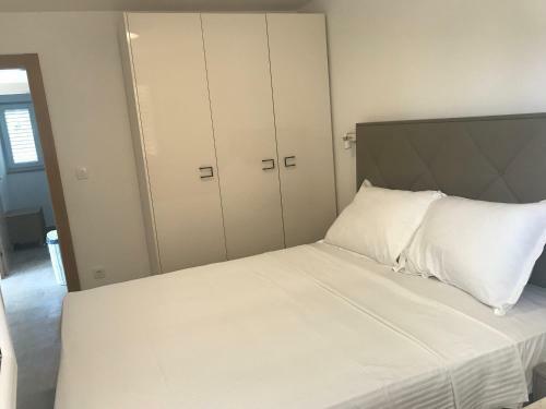 Apartments Vela Sollis