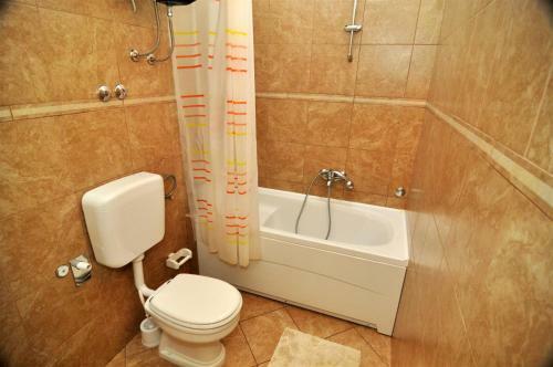Apartmani Roki?