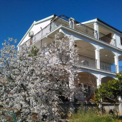 Apartments With A Parking Space Seget Vranjica, Trogir - 14212