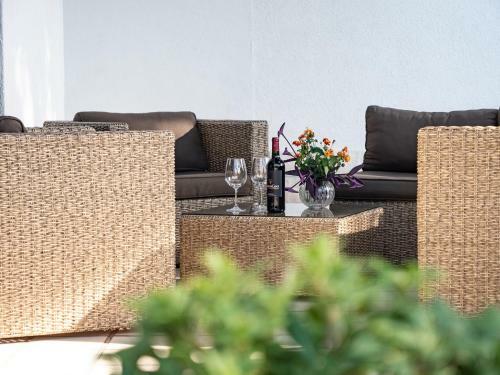 Luxury Villa On The Beach With Sunny Garden, Parking