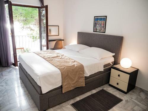Luxury Villa On The Beach With Sunny Garden, Parking