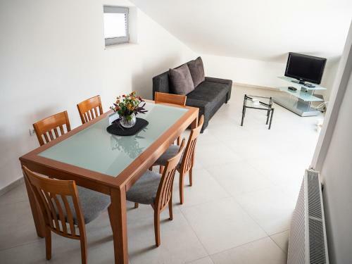 Luxury Villa On The Beach With Sunny Garden, Parking